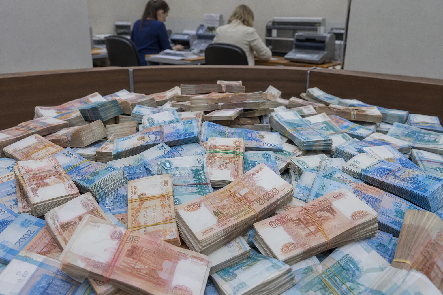 Давление дивидендных отсечек, инфляции и геополитики усилилось
