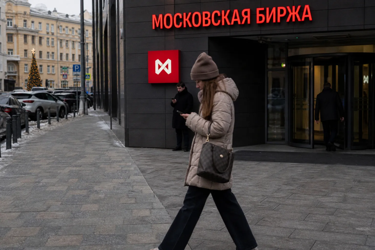 🚀 Рубль обвалился! Третья неделя подряд роста акций. Отрицательная инфляция, дефолт ЕвроТранса, переговоры,